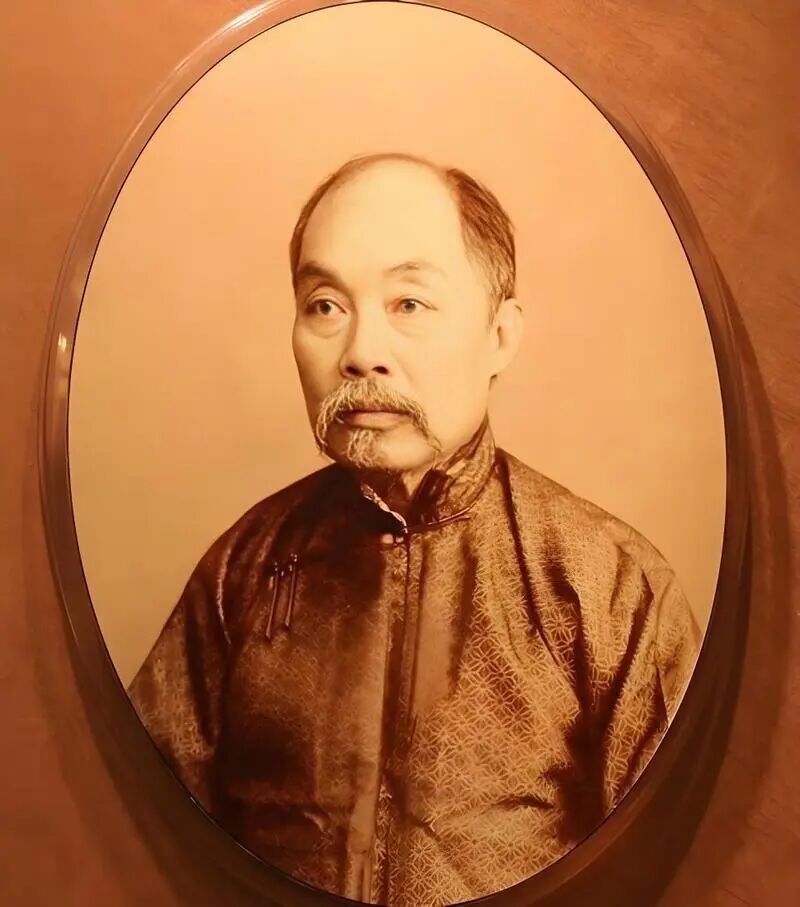 张謇(1853-1926),字季直,号啬庵,江苏南通人 张謇(1853-1926),字季直,号啬庵,江苏南通人